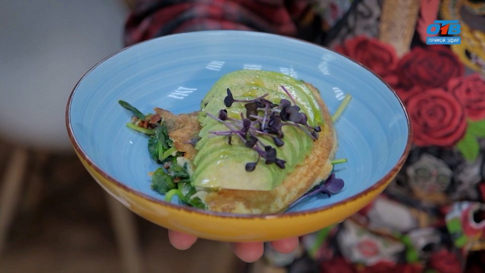 Омлет со шпинатом в рубрике «Завтрак с шеф-поваром»