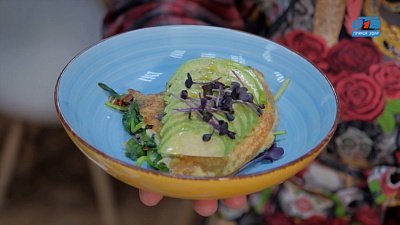 Омлет со шпинатом в рубрике «Завтрак с шеф-поваром»