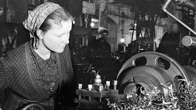 В годы Великой Отечественной женщины на южноуральских заводах работали босиком