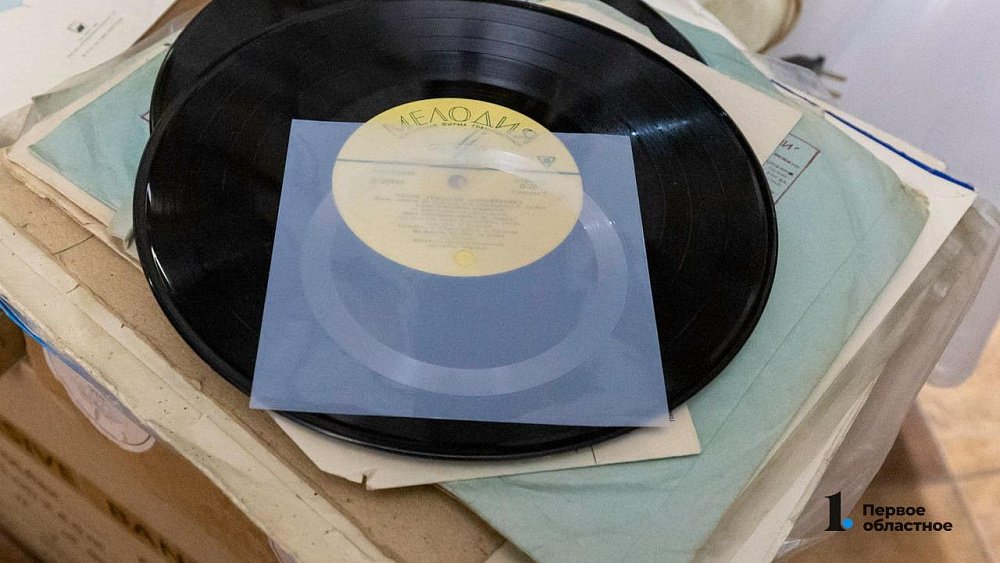 Челябинцы слушают детские сказки на виниловых пластинках «Мелодии»