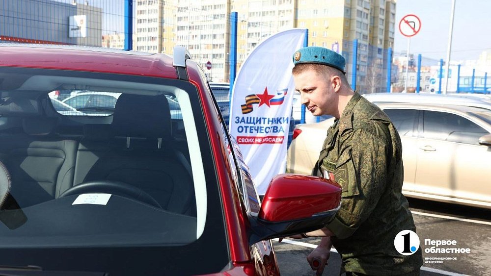 В Челябинске 7 участников СВО получили ключи от кроссоверов