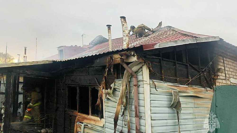 В Чесме мужчина получил ожоги на пожаре в двухквартирном доме