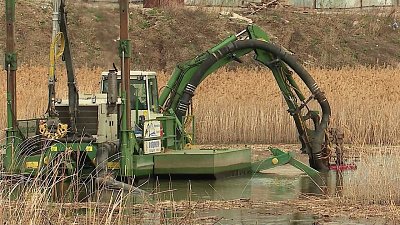 Реку Миасс в Челябинске очищают от иловых отложений