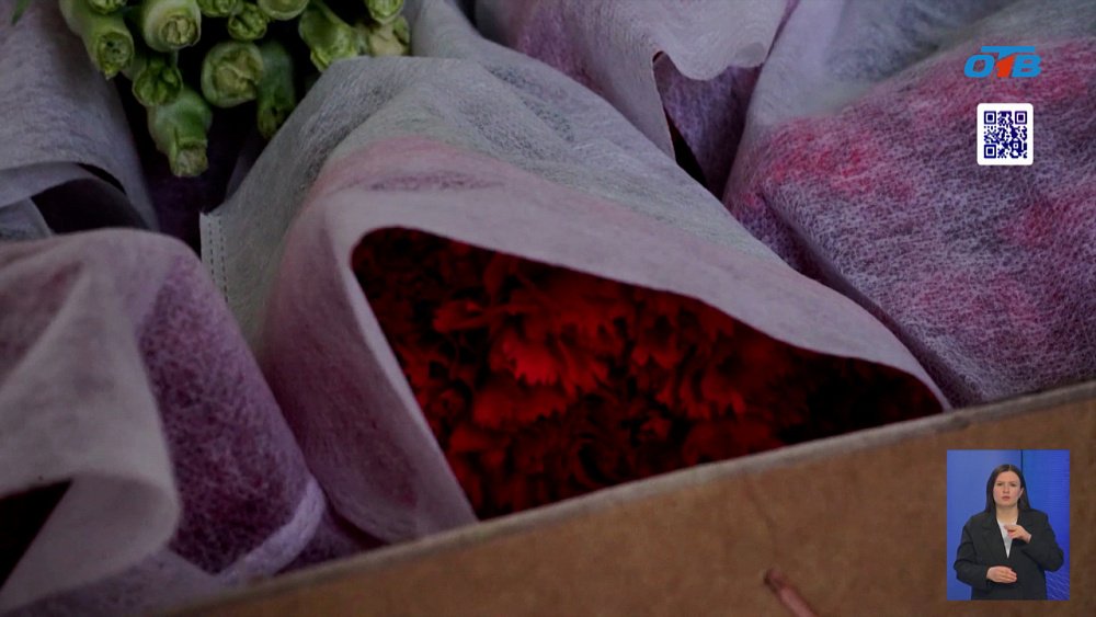 К Дню Победы в Челябинск привезли цветы