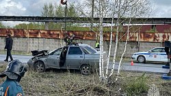 В Челябинске ВАЗ вылетел на трамвайные пути и перевернулся