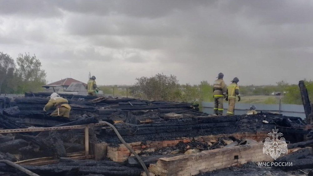 В Октябрьском районе огонь полностью уничтожил частный дом