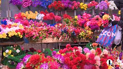 Сотни челябинцев устремились на кладбища в Радоницу