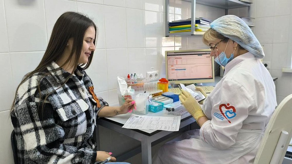 Нотариусы, адвокаты и регистраторы сдали кровь ко Дню Победы