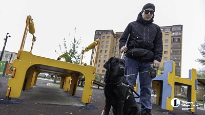 «Он для меня больше чем просто поводырь»: челябинец о жизни с необычной собакой