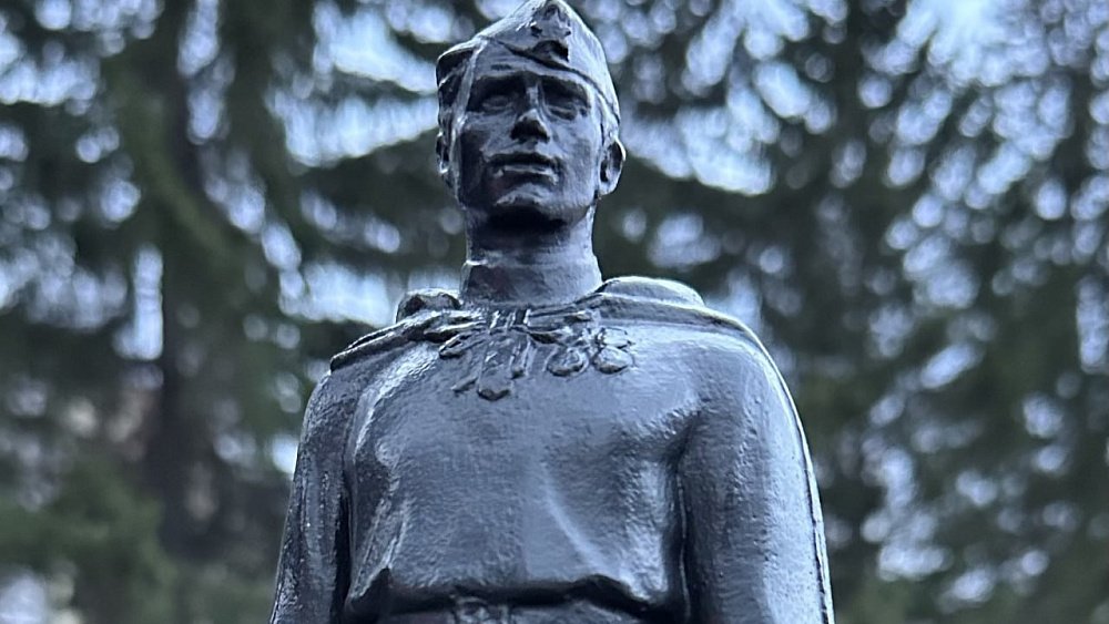 Каслинский завод архитектурно-художественного литья отлил скульптуру «Алеша»