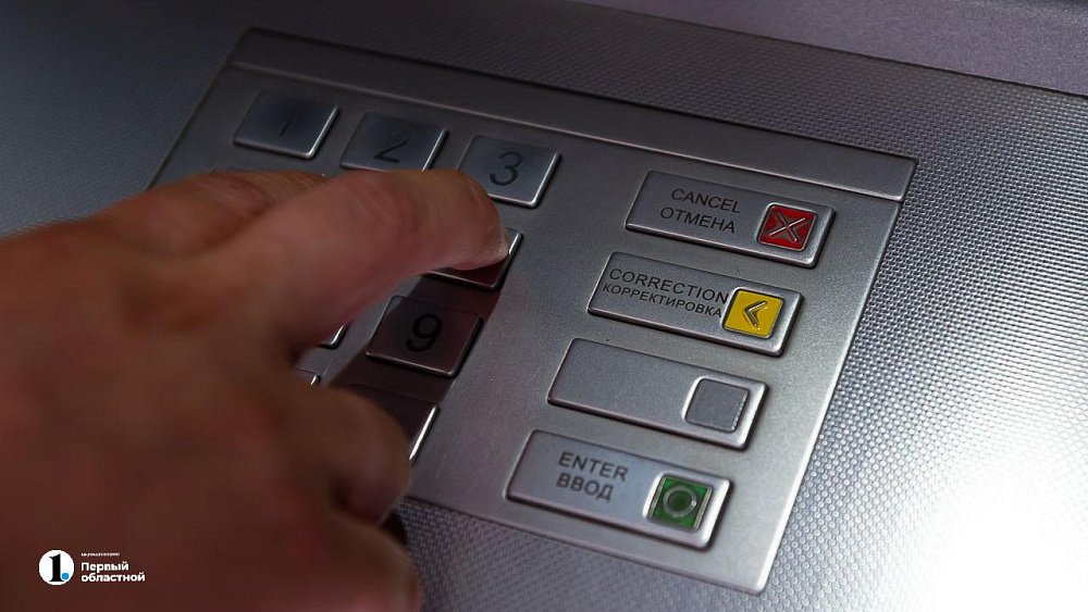 Копейчанин отговорил пожилую женщину переводить крупную сумму мошенникам