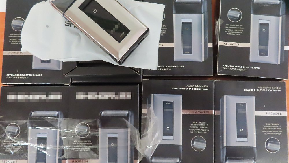 В аэропорту Челябинска таможня обнаружила две коммерческие партии электробритв