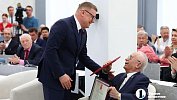 Алексей Текслер вручил президентскую награду советнику ректора ЮУрГУ Герману Вяткину