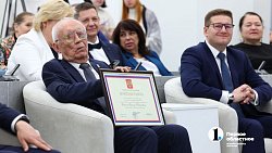 Алексей Текслер вручил президентскую награду советнику ректора ЮУрГУ Герману Вяткину