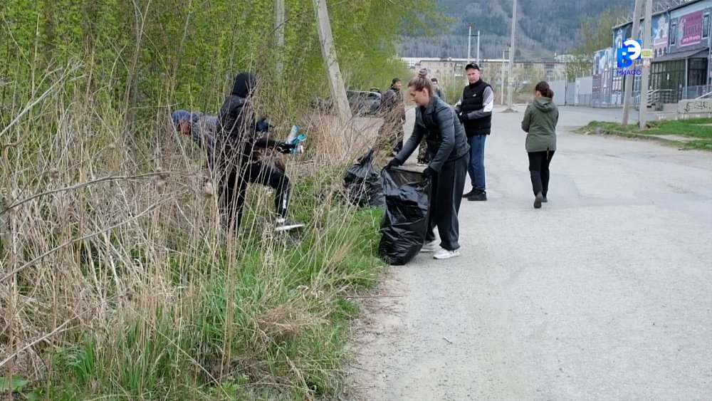 В Миассе проходят массовые субботники