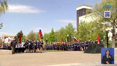 У Вечного огня несут почетный караул