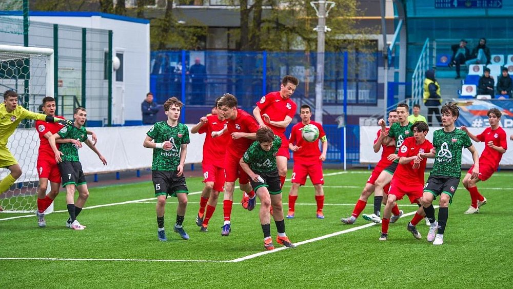 Челябинские футбольные команды провели первые гостевые матчи в ЮФЛ