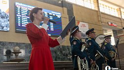 Челябинцы закружились в «Вальсе Победы» на вокзале