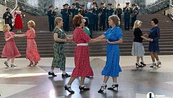 Челябинцы закружились в «Вальсе Победы» на вокзале