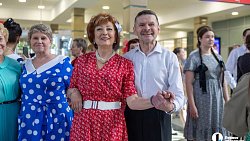 Челябинцы закружились в «Вальсе Победы» на вокзале