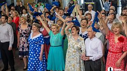 Челябинцы закружились в «Вальсе Победы» на вокзале