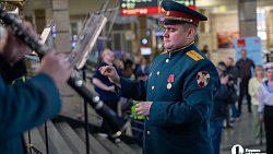 Челябинцы закружились в «Вальсе Победы» на вокзале