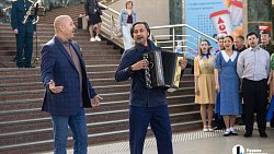 Челябинцы закружились в «Вальсе Победы» на вокзале