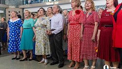 Челябинцы закружились в «Вальсе Победы» на вокзале