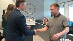 В Челябинске наградили волонтеров, помогающих бойцам спецоперации