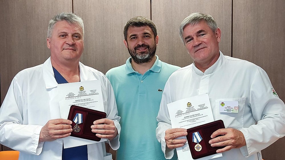 Три врача из Челябинска получили медали от губернатора Херсонской области