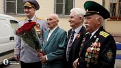 Оркестр МВД сыграл военные песни во дворе ветерана в Челябинске