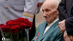 Оркестр МВД сыграл военные песни во дворе ветерана в Челябинске