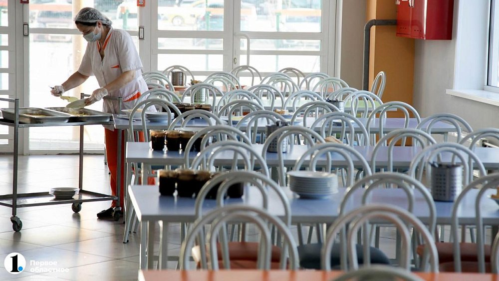 В детсады и школы Челябинска более полугода возили поддельные рыбные консервы