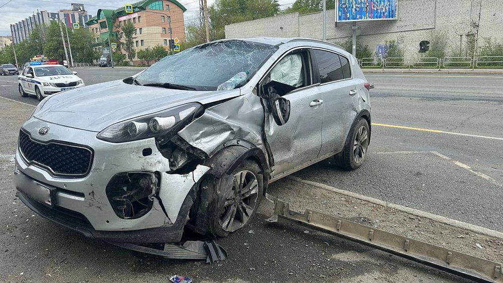 В Челябинске Kia Sportage врезалась в киоск после ДТП В Челябинске Kia Sportage врезалась в киоск после ДТП