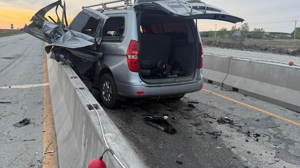 В Еманжелинском районе водитель Hyundai врезался в железобетонный блок