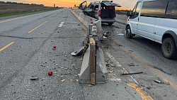 В Еманжелинском районе водитель Hyundai врезался в железобетонный блок