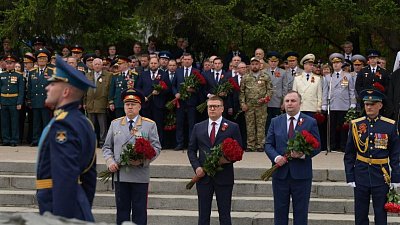 Алексей Текслер поздравил южноуральцев с Днем Победы