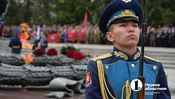 В Челябинске состоялась церемония возложения цветов к Вечному огню