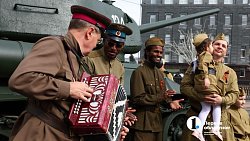 Челябинск встречает День Победы парадом