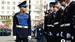 Челябинск встречает День Победы парадом