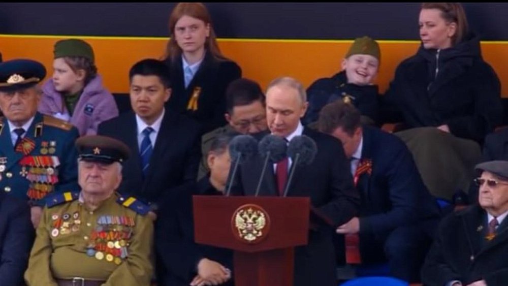 Владимир Путин на параде в Москве отмел попытки исказить историю