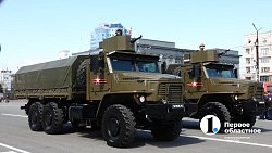 Около 80 фронтовых машин вышли сегодня на торжественный марш в Челябинске