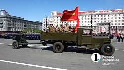 Около 80 фронтовых машин вышли сегодня на торжественный марш в Челябинске