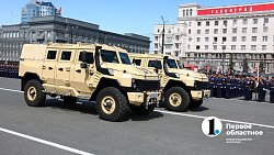 Около 80 фронтовых машин вышли сегодня на торжественный марш в Челябинске