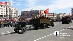 Около 80 фронтовых машин вышли сегодня на торжественный марш в Челябинске