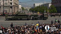 Около 80 фронтовых машин вышли сегодня на торжественный марш в Челябинске