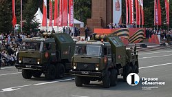 Около 80 фронтовых машин вышли сегодня на торжественный марш в Челябинске