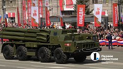 Около 80 фронтовых машин вышли сегодня на торжественный марш в Челябинске