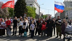 По главной улице Челябинска идет Бессмертный полк