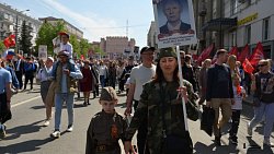 По главной улице Челябинска идет Бессмертный полк